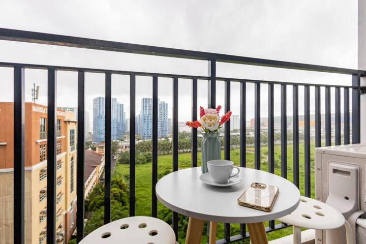 Shore 2 Residences 1Br Deluxe Room In Moa Complex Manila Exteriör bild