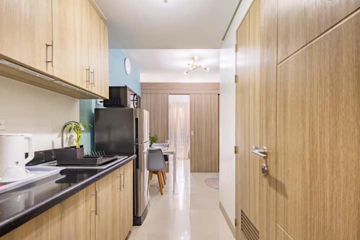 Shore 2 Residences 1Br Deluxe Room In Moa Complex Manila Exteriör bild